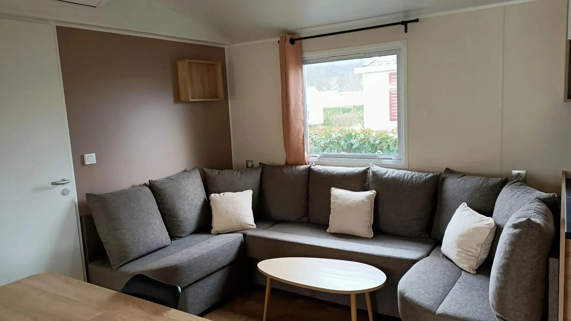 Bungalow Confortable A Condrieu Avec Piscine France