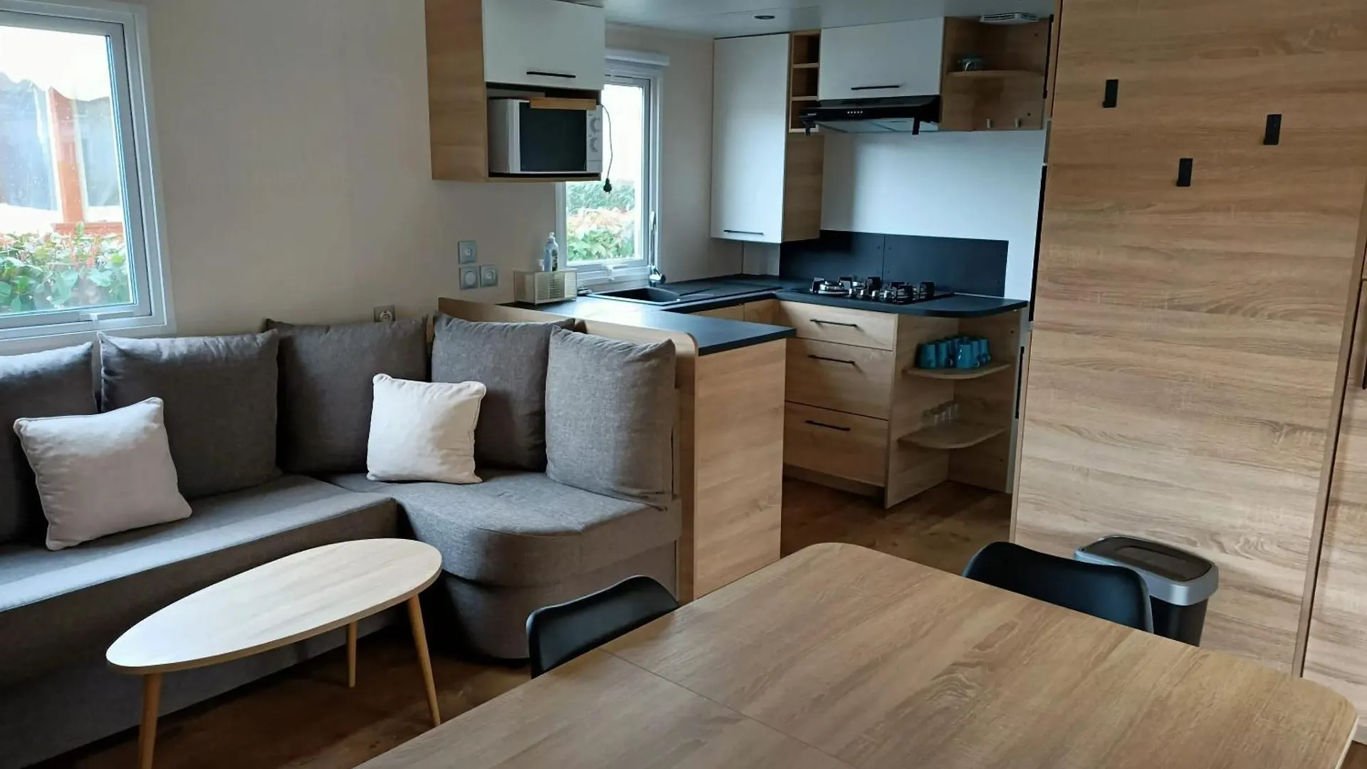 Bungalow Confortable A Condrieu Avec Piscine 0*,  France